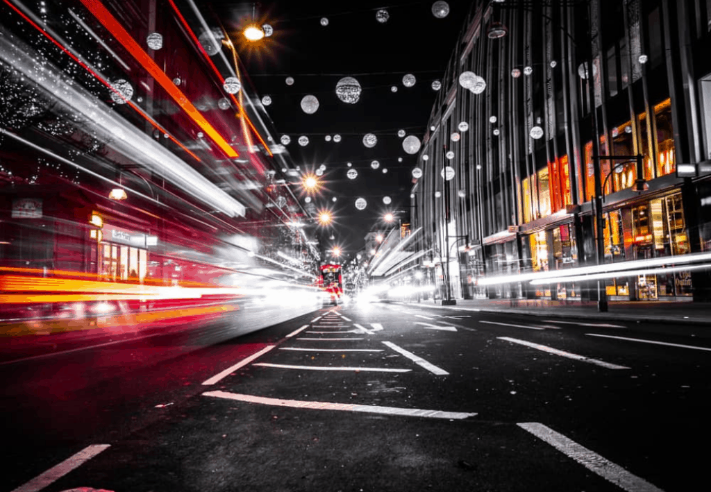 Lumières nocturnes dans les rues optimisation théorie versus pratique